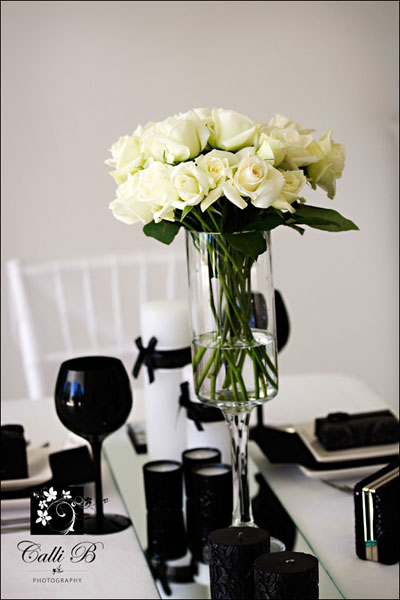 Today's tablescape is all about bold black and white