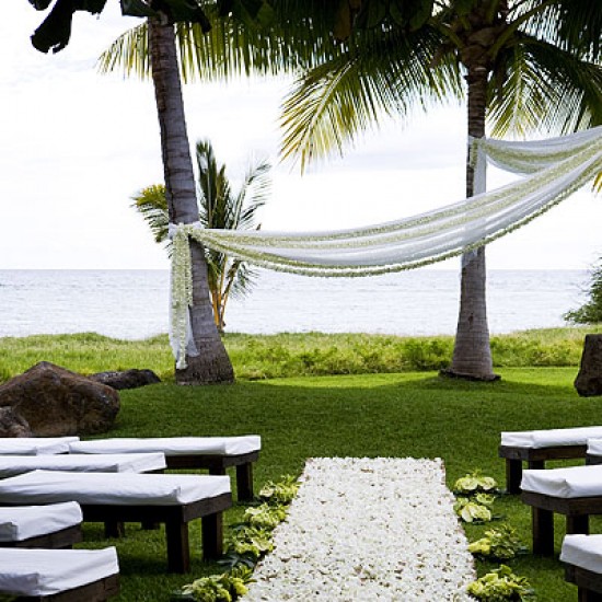 outdoor setting ceremony deco wedding ideas fall 2010 11 e1320015087304 Fiji